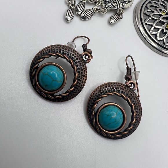 Set of 4 EUC Like New Paparazzi Statement Costume Earrings - Fashion Earrings - Picture 13 of 14